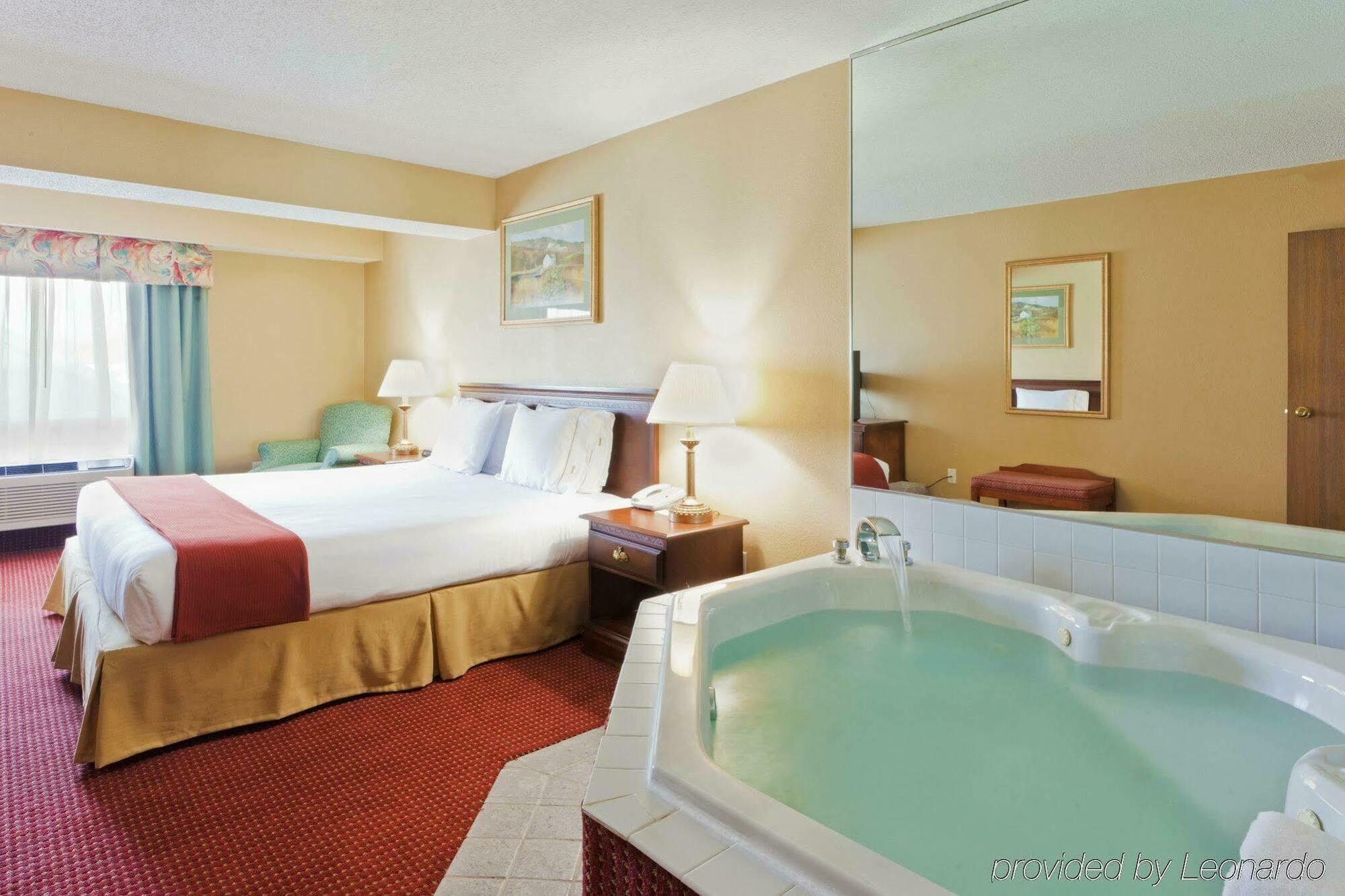 Holiday Inn Express Irwin Pa Tpk Exit 67 By Ihg Oda fotoğraf